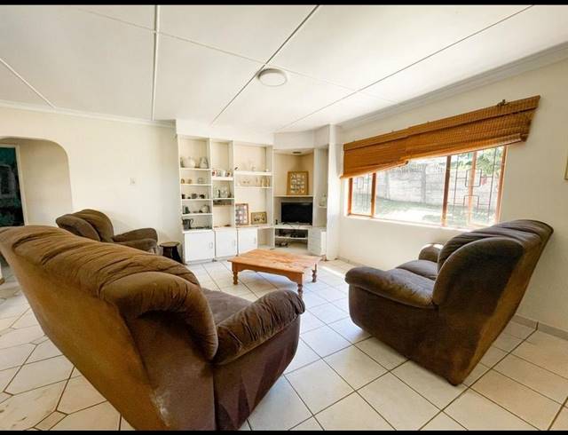 3 BEDROOM HOUSE FOR SALE IN CAVERSHAM GLEN